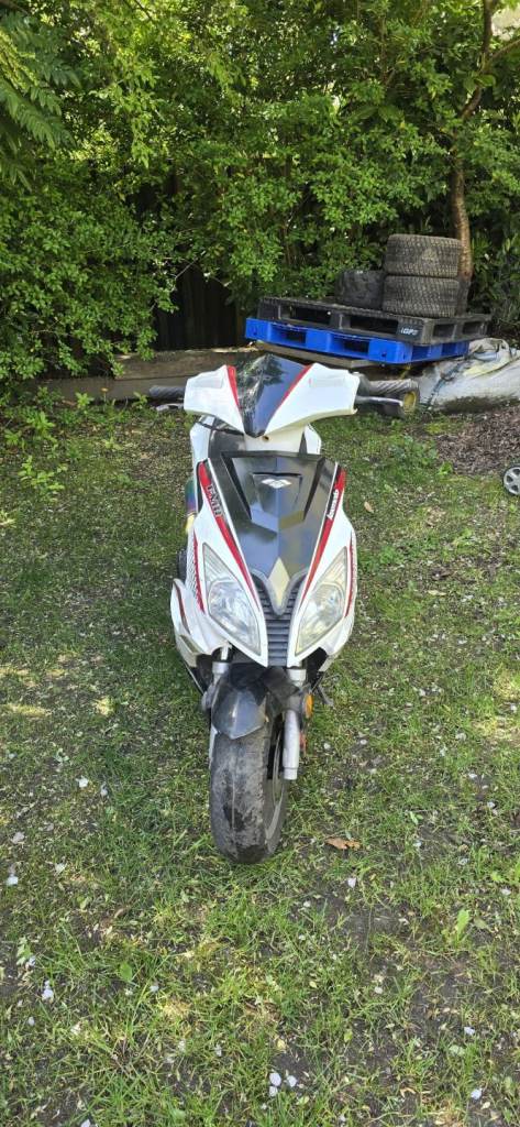 Lexmoto FMR 125 scooter 