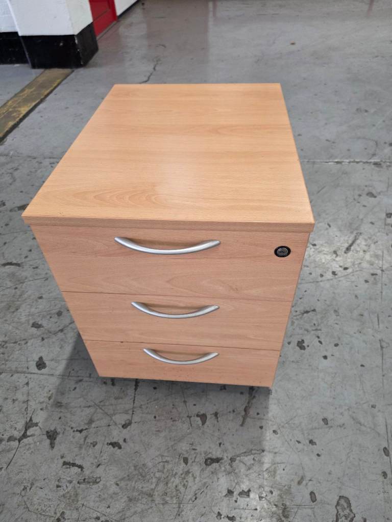 Office Drawer unit x 2 with 3 drawers, lockable with 2 keys, castors – FREE