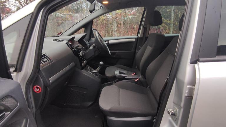 2012 Vauxhall Zafira 1.6 16V Exclusiv Euro 5 5dr MPV Petrol Manual