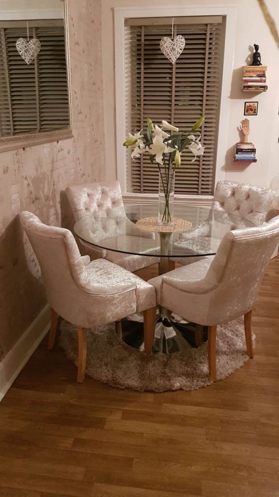 REDUCED! 120cm Glass dining table