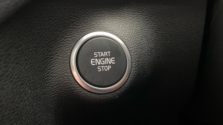 2024 Volvo XC40 2.0 B3P Ultra Dark 5dr Auto ESTATE PETROL Automatic