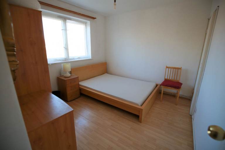 Double Room/Bedroom in 5 Bedrooms SW19