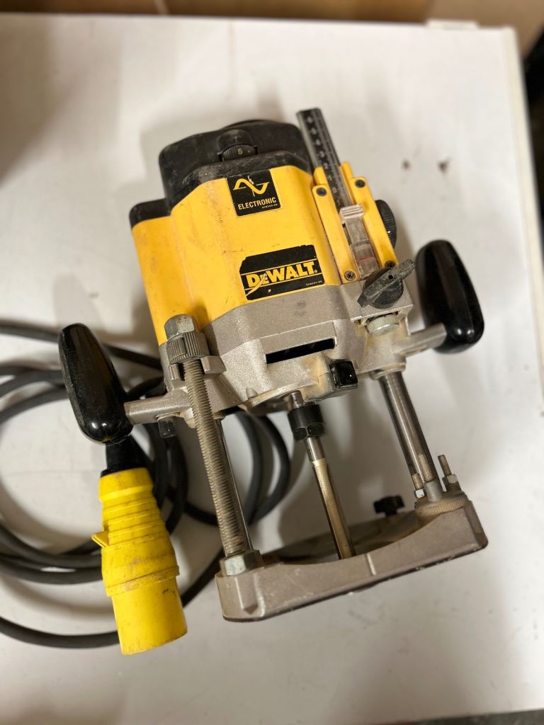 Dewalt 110v 1/2 inch router 