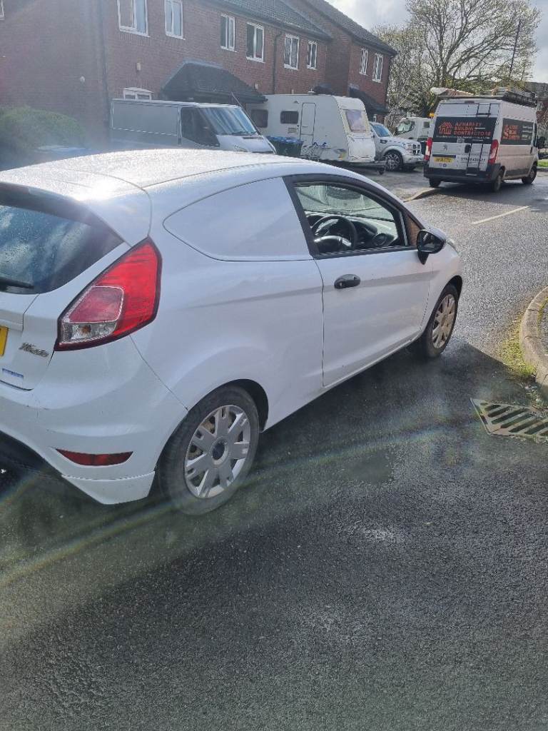 Ford fiesta van 2015