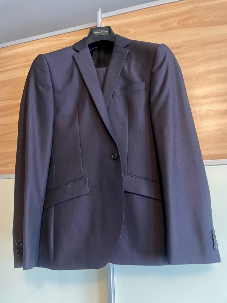 Beautiful Kenneth Cole full suit!!!