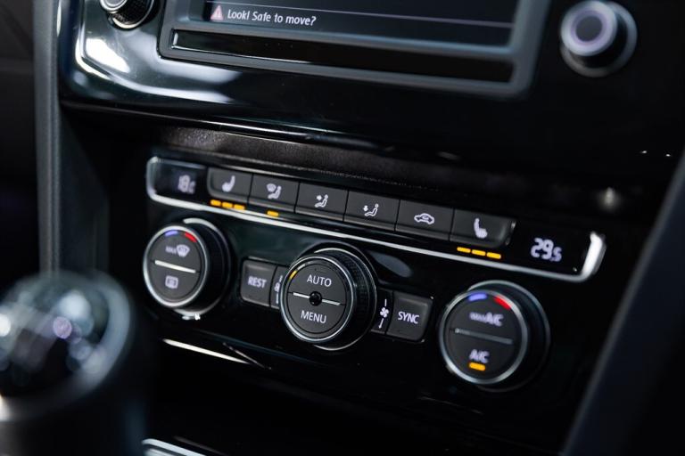 2016 Volkswagen Passat GT TDI BLUEMOTION TECHNOLOGY Saloon Diesel Manual