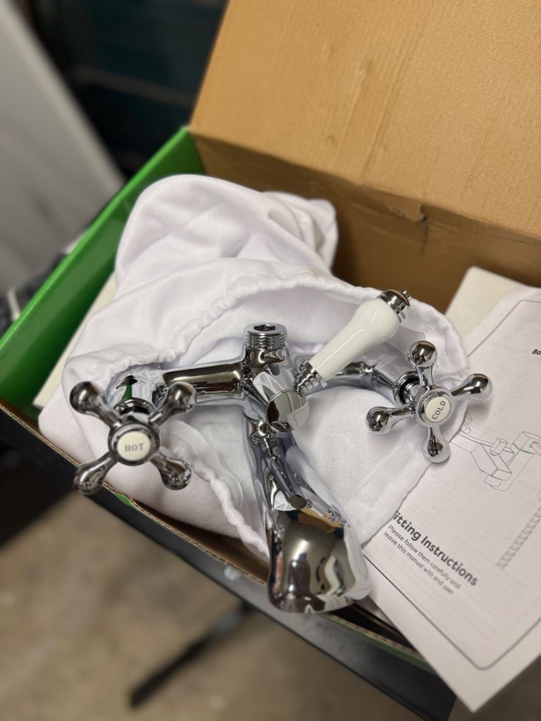 Brand New Traditional Bath Shower Mixer Tap + Waste – Chrome – £80