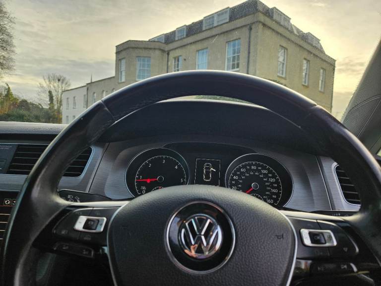 Volkswagen golf 1.6tdi bluemotion technology economy model estate £20 ayear tax FSH