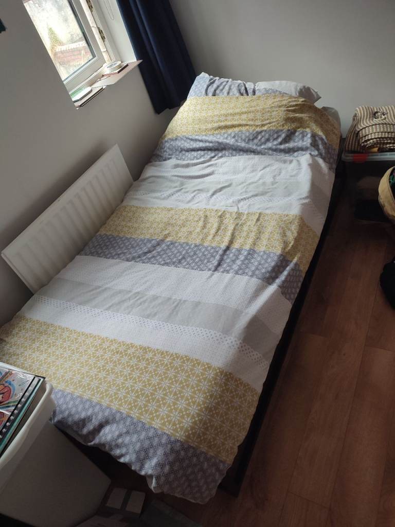 Single duvet cover, fitted sheet and matching pillowcase set