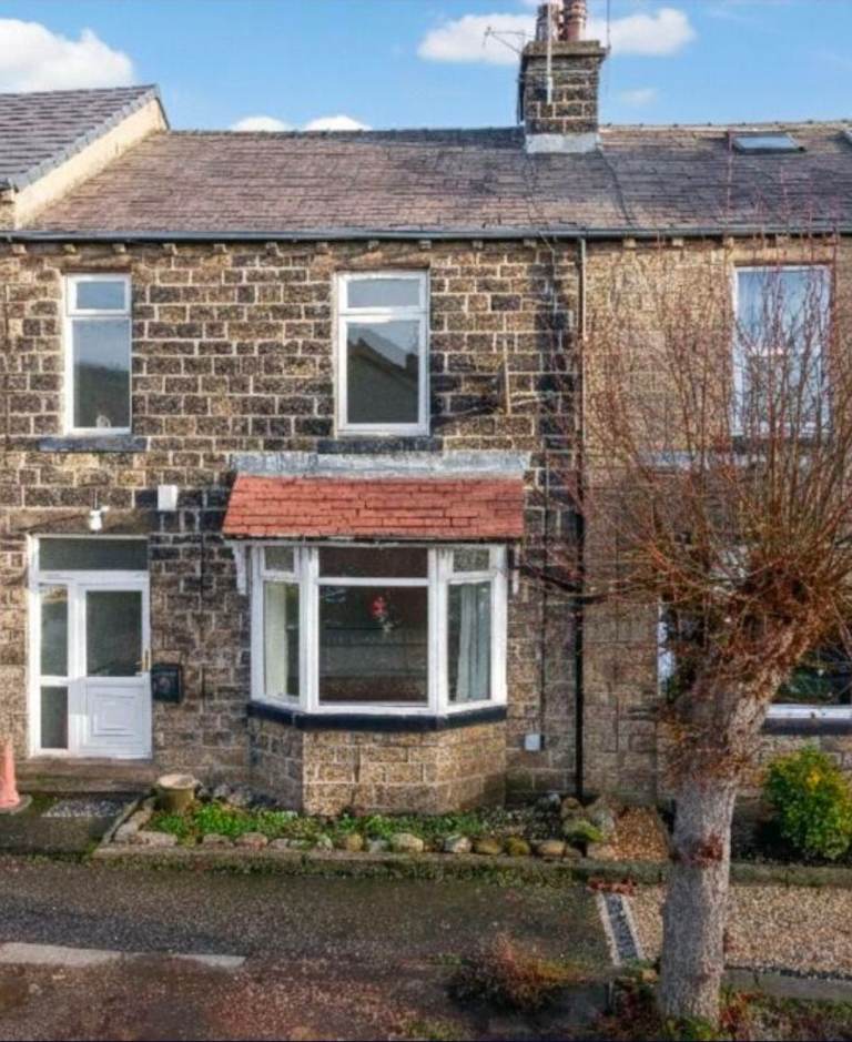 House to Let. Barkerend Road. 3 Bedrooms.