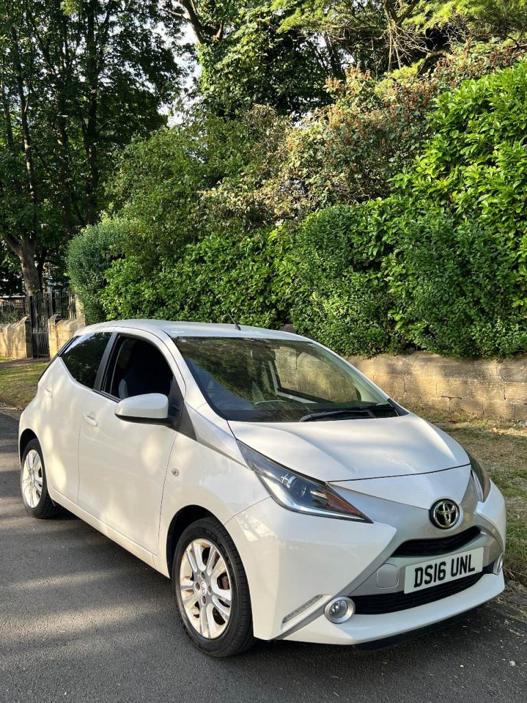 Toyota, AYGO, Hatchback, 2016, Manual, 998 (cc), 5 doors