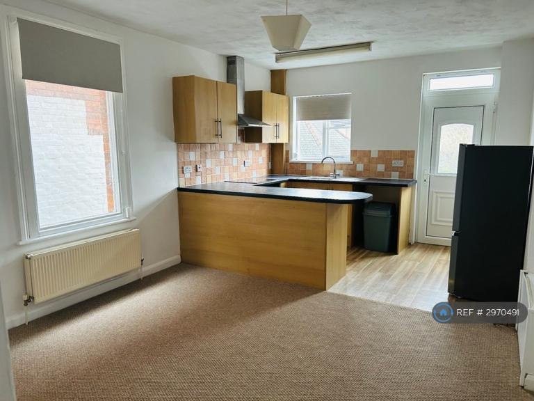 Studio flat in Alexandra Road, Cleethorpes, DN35 (#2970491)