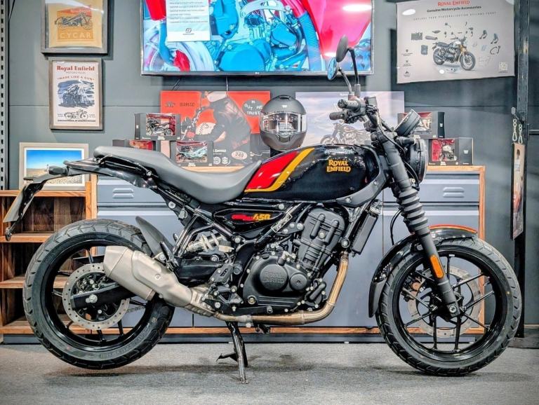 2025 ROYAL ENFIELD GUERRILLA 450 in Playa Black