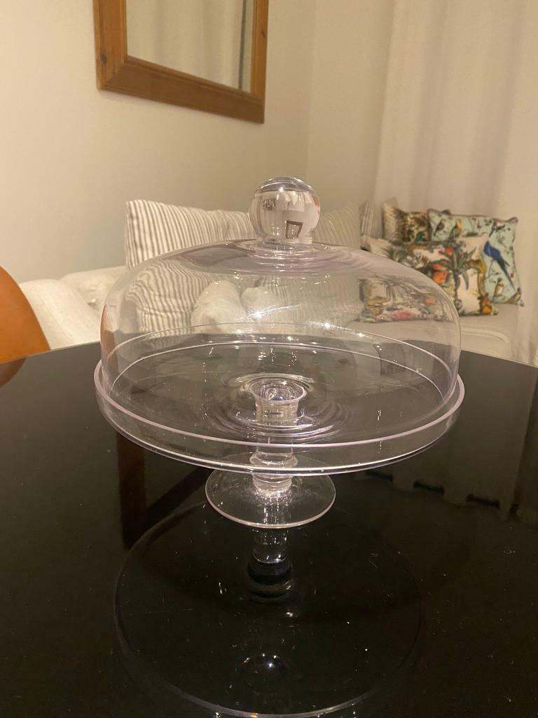 Glass cake stand