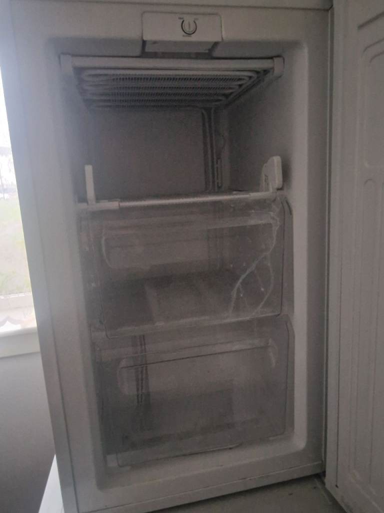 Under counter frezer 