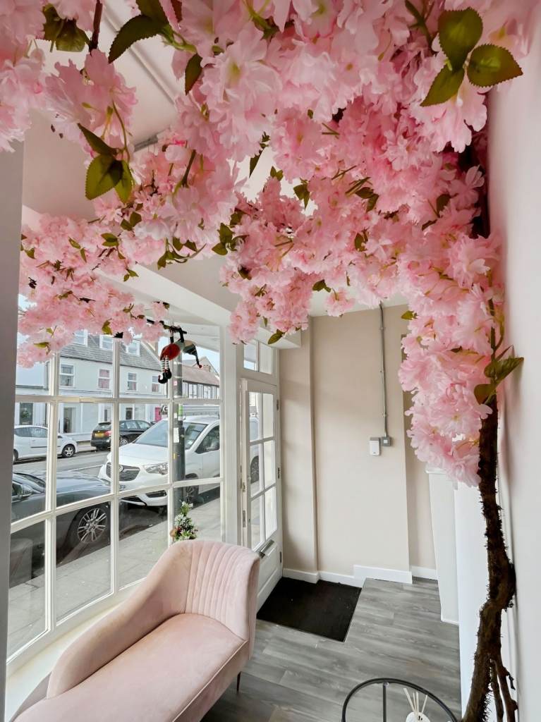 Beauty Room and Nail Desks to Rent, and Salon Room in BARNET EN5