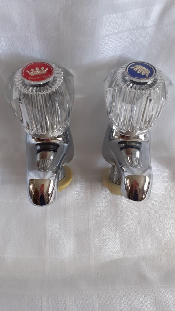 Pair new Bath Taps Chrome