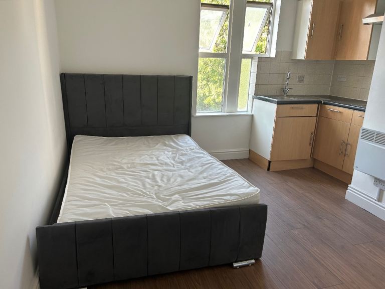 Studio flat on lordship lane, N17 8NS