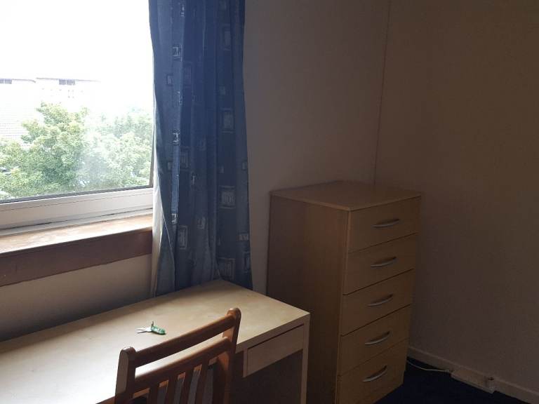 Student Preferred: Central Double Room With All Bills Included 