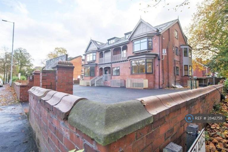 1 bedroom flat in Wilbraham Road, Manchester, M16 (1 bed) (#2842758)