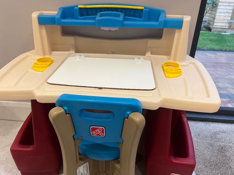 Kids art table 