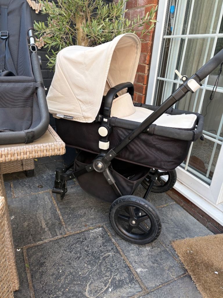 Bugaboo Pram/Pushchair with Bassinet – Black and Cream, Good Condition