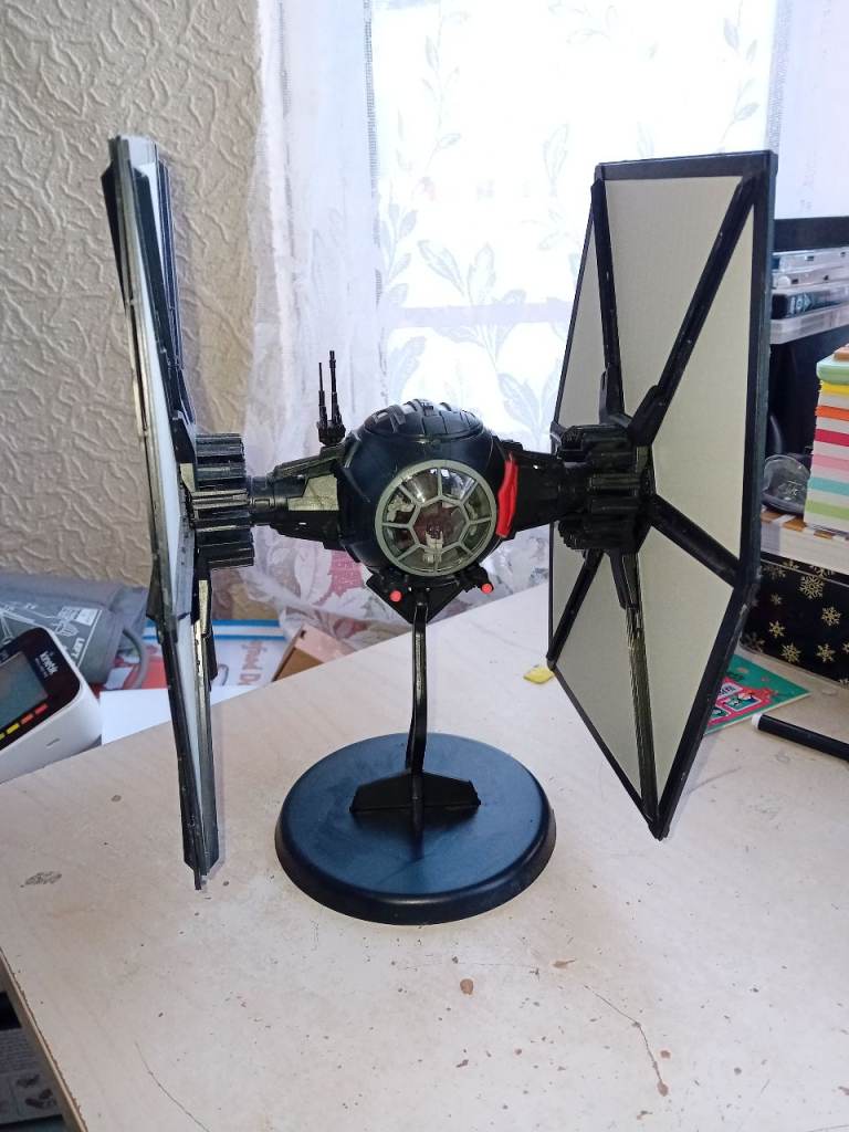 Star Wars First Order Special Forces Tie Fighter ( Revell 1:35 Scale )