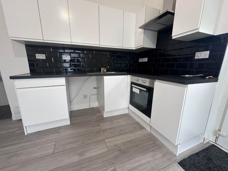 Studio Flat - Portswood - Parking - Available NOW