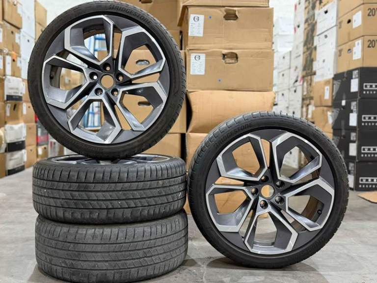 19" GENUINE SKODA OCTAVIA VRS MK4 ALLOY WHEEL & TYRES 5E3601025T