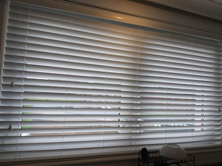 White Venetian Blinds – Good Condition