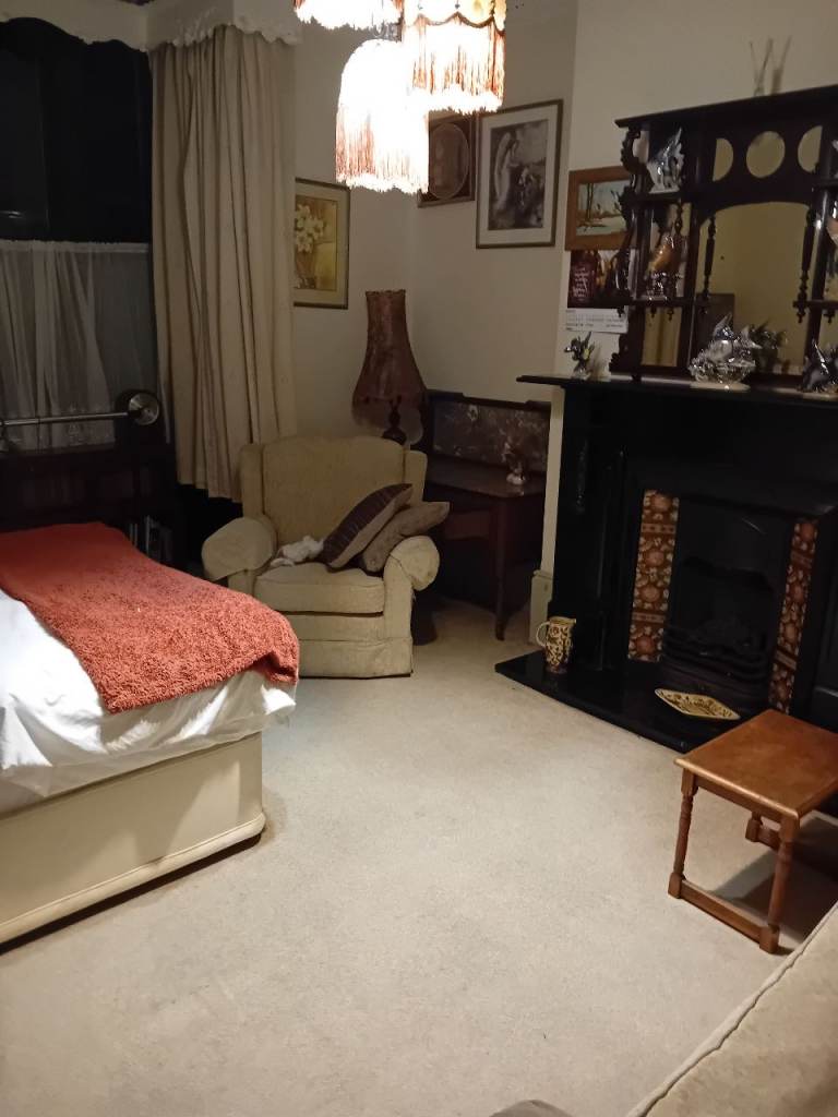 Lovely room in shared house