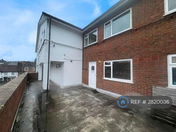 2 bedroom flat in St Peters Court, Gerrards Cross, SL9 (2 bed) (#2820036)