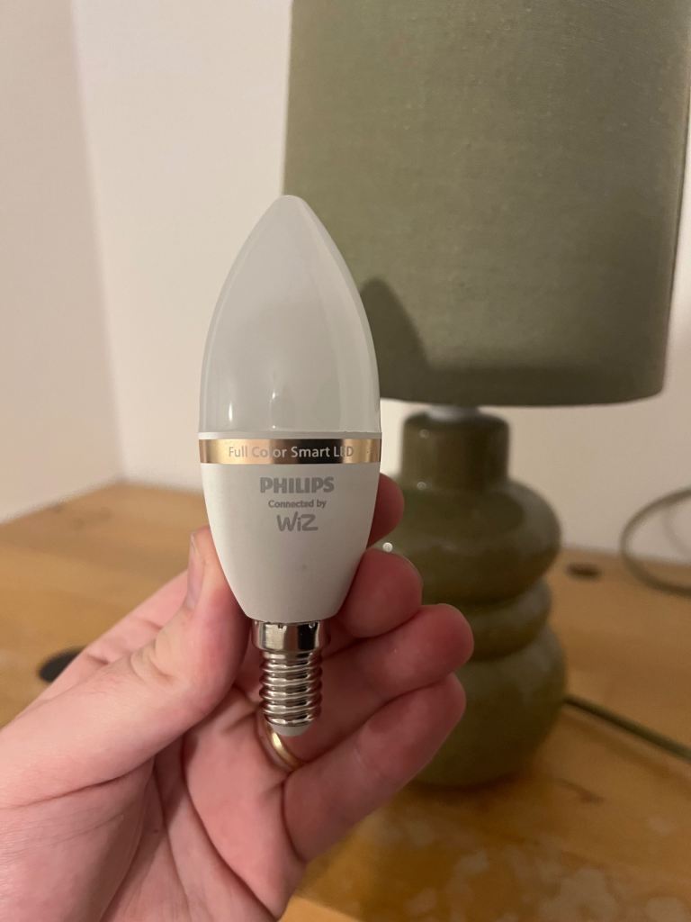 image for Living room lamp and Smart Bulb