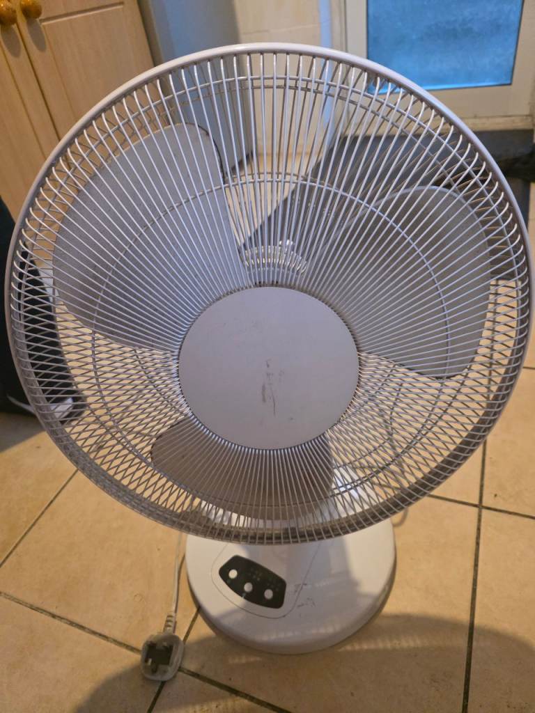 White Desk Fan – 3 Speed