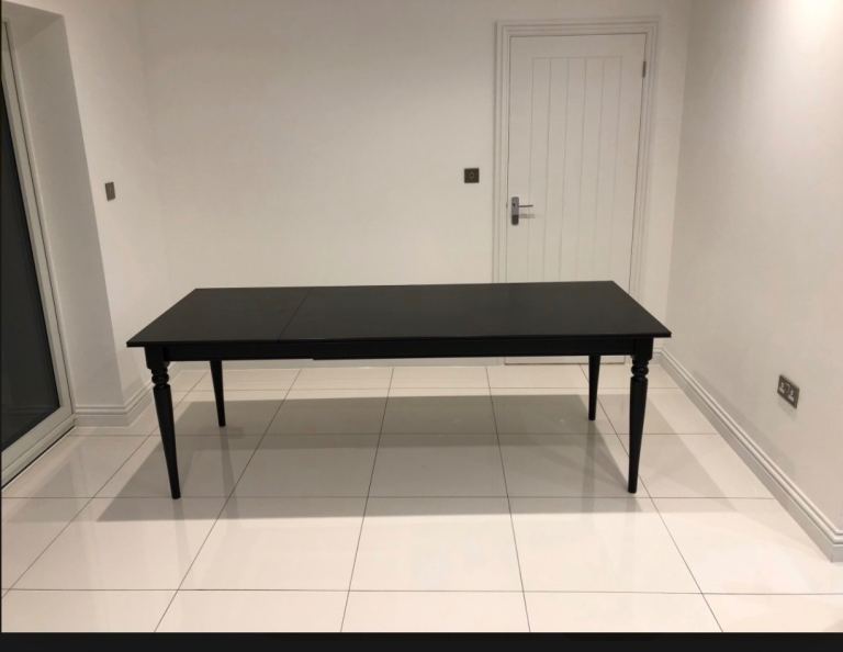 Dining table and chairs set 