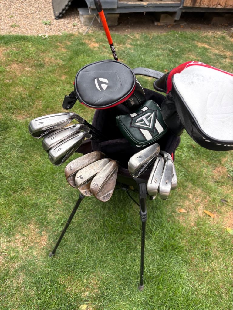 TaylorMade Stealth Golf Club Set with Bag – Good Condition
