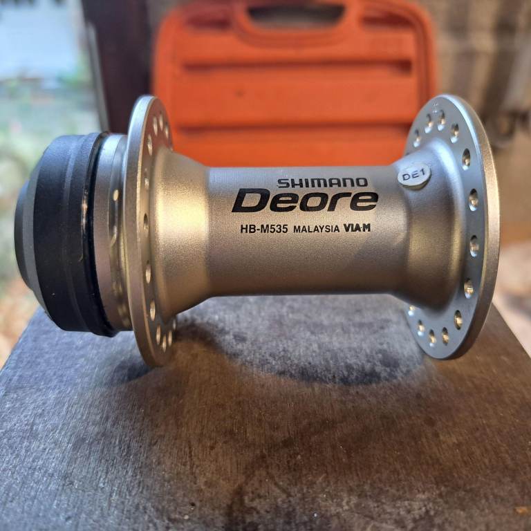 Brand New Shimano Deore HB-M535 Front Wheel Hub and Bearings