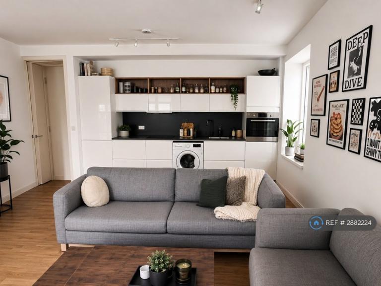 2 bedroom flat in Old Kent Road, London, SE1 (2 bed) (#2882224)