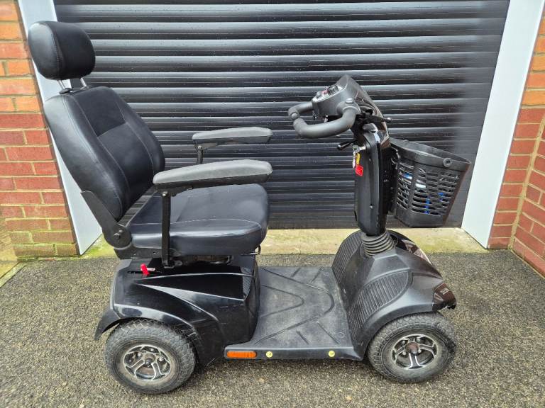8mph mobility scooter, top spec, suspension and lights