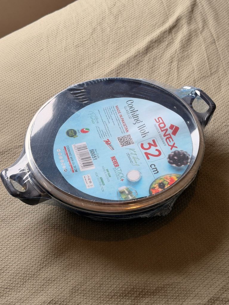New Sonex Nonstick Cooking Wok with Glass Lid - 32cm