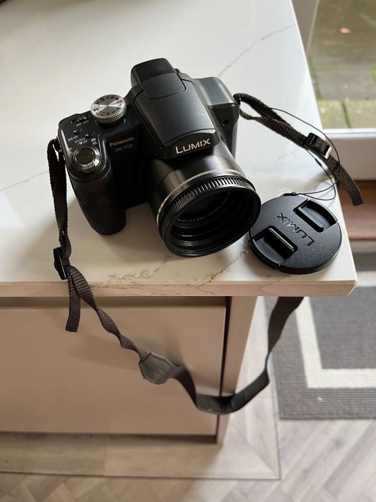 Panasonic LUMIX DMC-FZ28 digital bridge camera