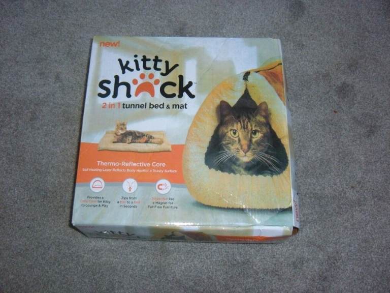 2 IN 1 CAT TUNNEL AND CAT BED - BRAND NEW STILL IN ITS BOX