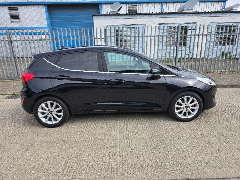 AUTOMATIC FORD FIESTA TITANIUM PRIVATE SALE 