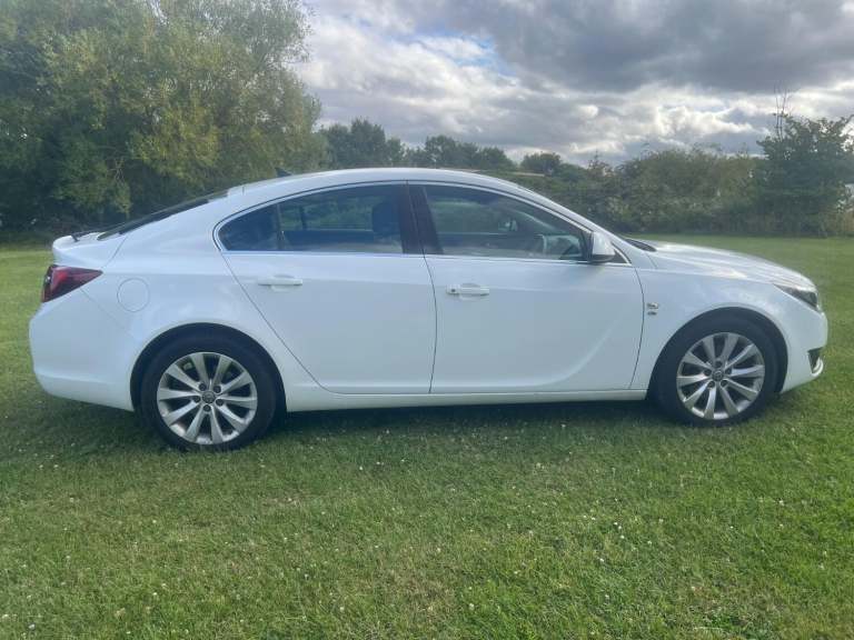 VAUXHALL INSIGNIA 2.0 CDTi Elite Nav White Auto Diesel 2015
