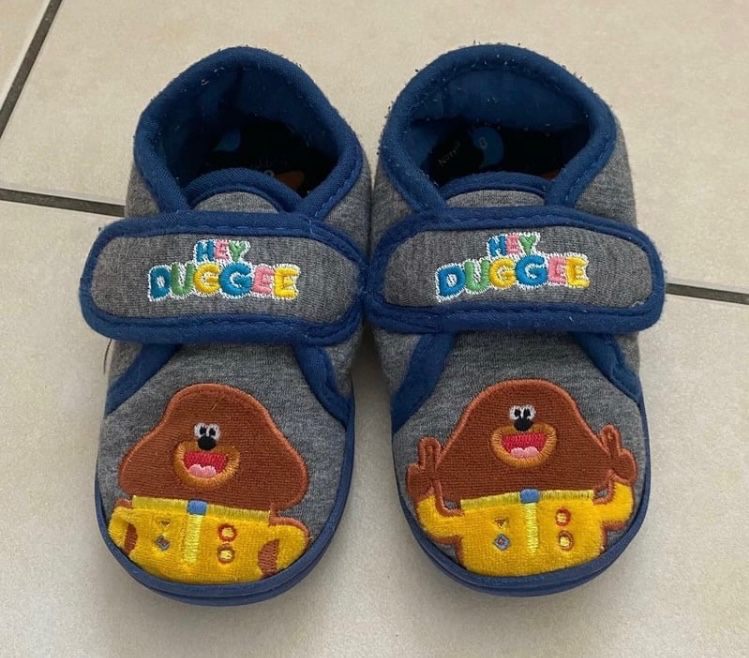Younger boys slippers size 8(EU25.5)