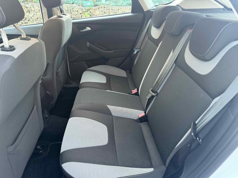 2014 Ford Focus 1.0 125 EcoBoost Zetec Navigator 5dr HATCHBACK Petrol Manual