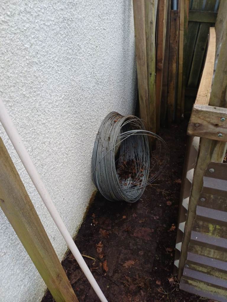 Galvanised steel wire for deer fences