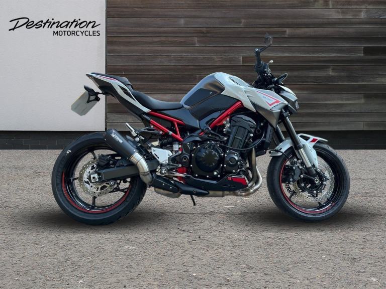 2022 Kawasaki ZR 900 FNSBN Petrol white 6 Speed Manual