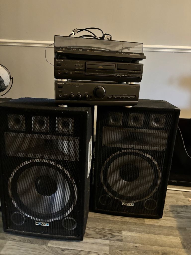 Sony Hi-Fi System with Speakers – Good Condition
