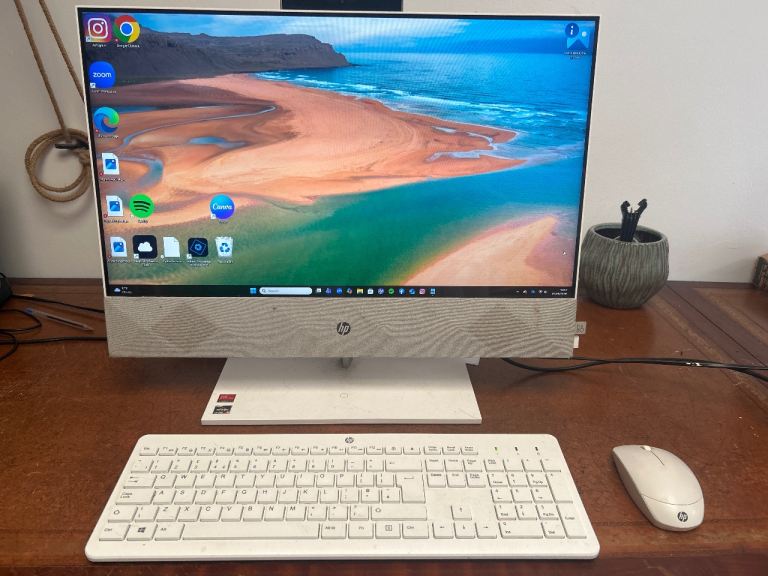 HP All-in-One Desktop PC 24-K0xxx AMD Ryzen 54600Hwith Radeon Graphics Keyboard and Mouse